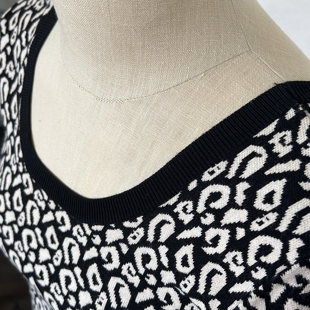 BANANA REPUBLIC Stretch Knit Sweater Dress size S - Picture 3 of 4